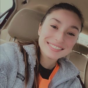 Meet your Posher, Chloe